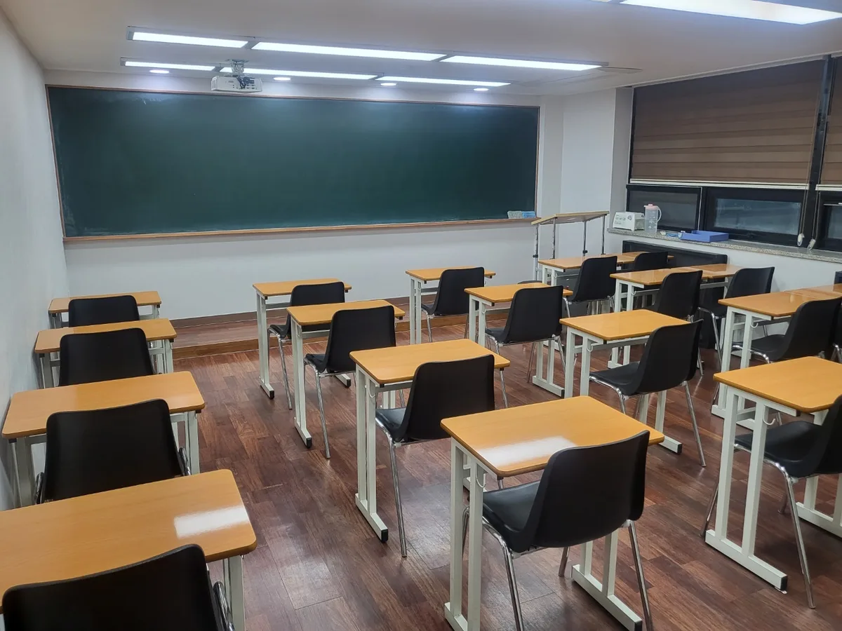 가평군 상면 스터디룸 미팅룸 장비 주변 정밀 위생청소 사례 - 행진크린