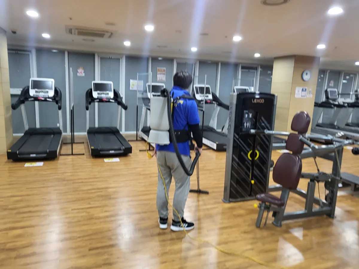의정부시 낙양동 헬스장 샤워실 장비 주변 정밀 위생청소 사례 - 행진크린